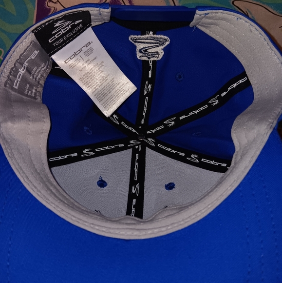 New Cobra Tour Exclusive Snapback Hat Golfing Cap Golf - Picture 3 of 3
